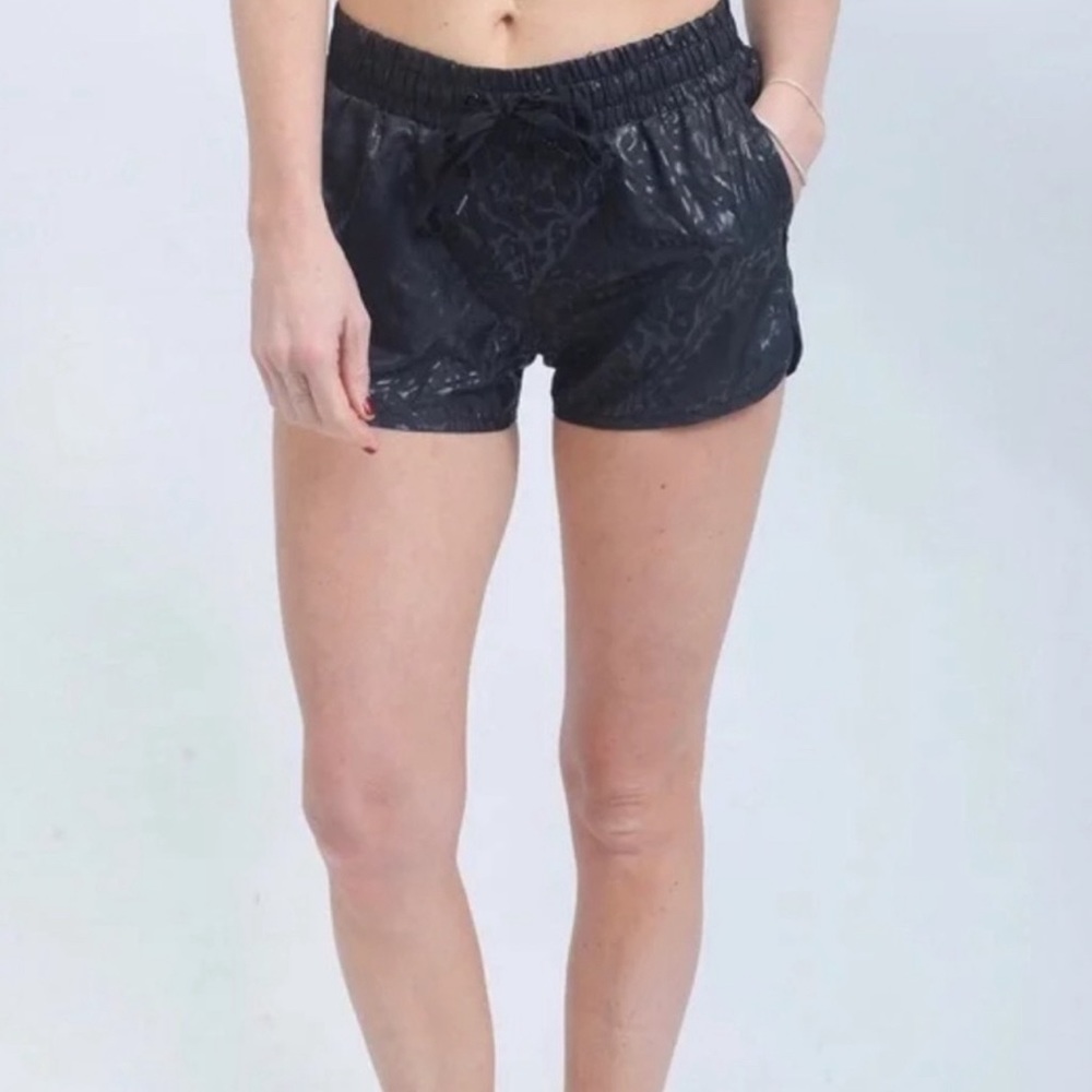 Zyia Black Leopard Print Shorts Size Medium